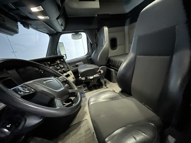 #6225-•-2021-freightliner-cascadia-semi-truck-(title-in-delay)-image-70