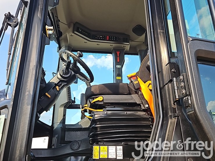 2026-caterpillar-930-image-25