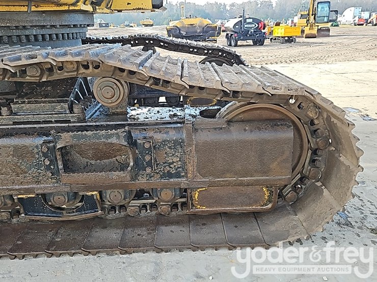 2019-caterpillar-352fl-image-15