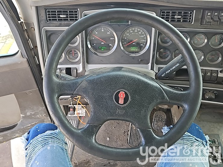 2011-kenworth-t470-image-30