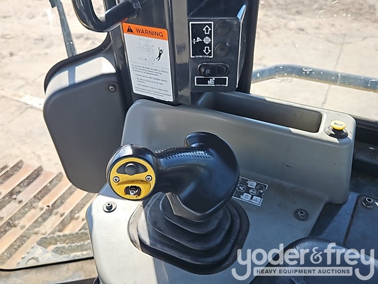 2021-komatsu-d51px-24-image-30