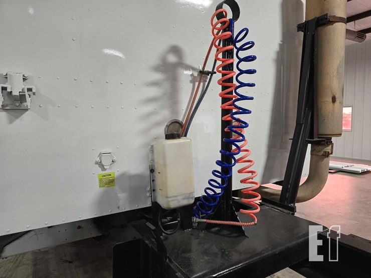 2005-international-9400-image-27