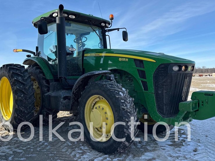 john-deere-8225r-image-1