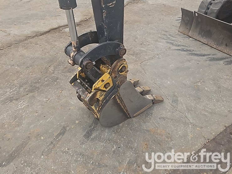 2018-deere-17g-image-26