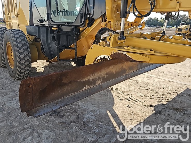 2018-caterpillar-12m3-image-11