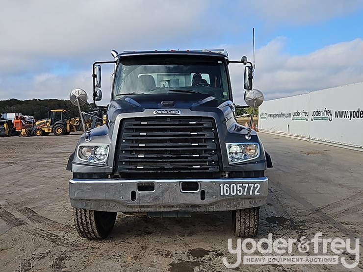 2016-freightliner-114sd-image-13