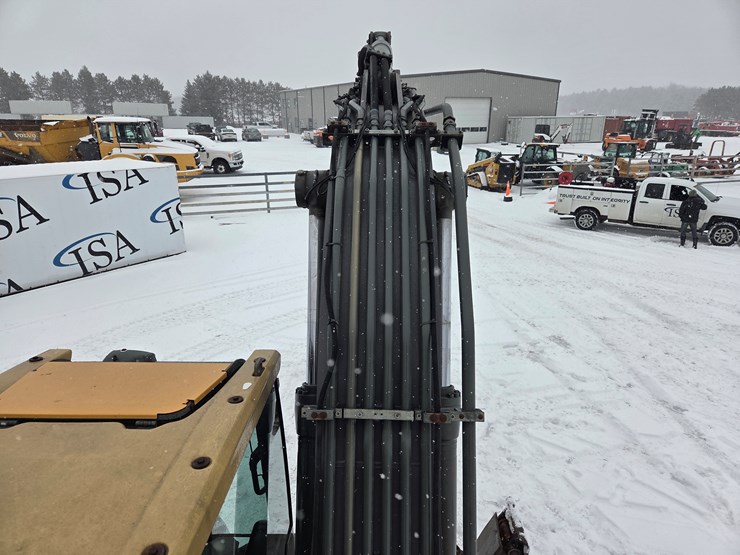 2010-volvo-ew180c-image-48