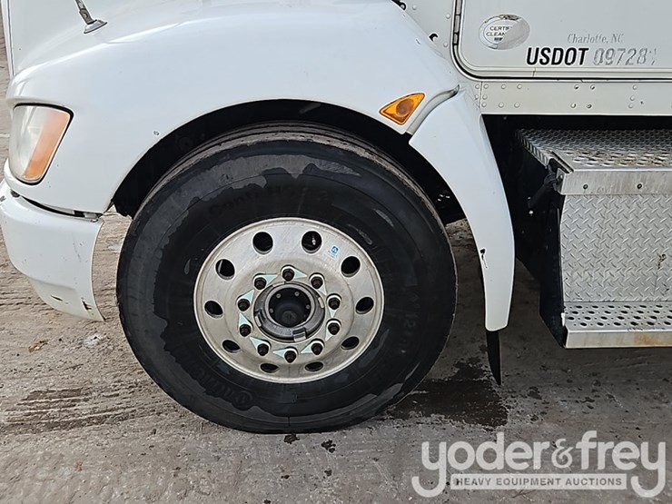 2014-kenworth-t300-image-11