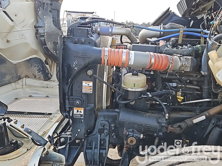 2014-kenworth-t300-image-16