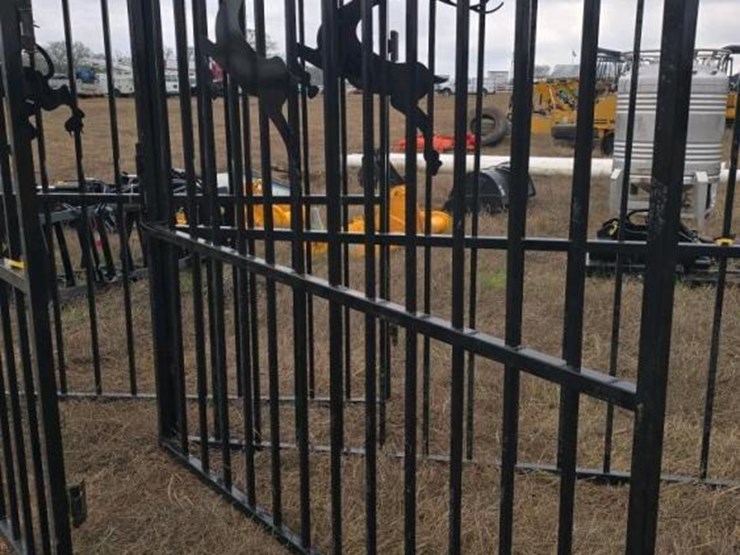14'-gate-w/-deer-image-2