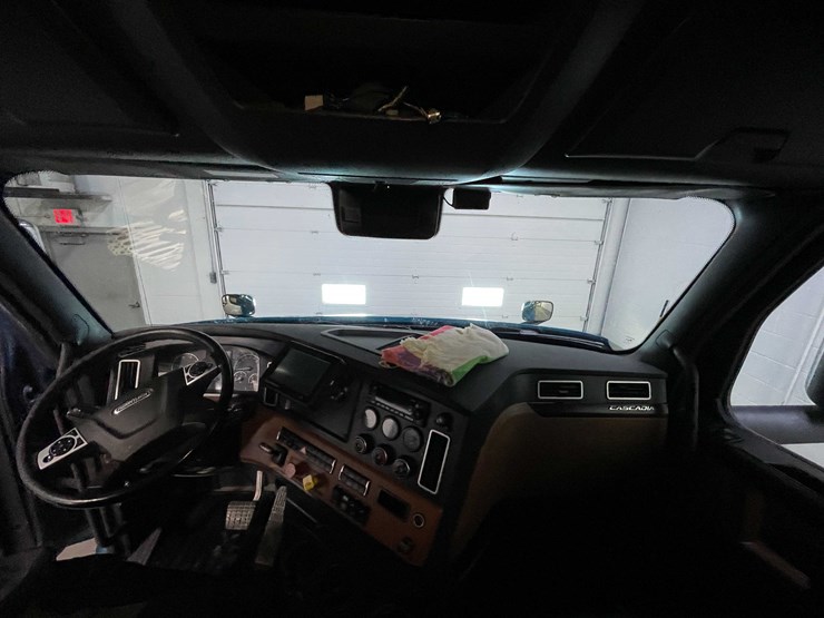 #6223-•-2022-freightliner-cascadia-semi-truck-(title-in-delay)-image-85