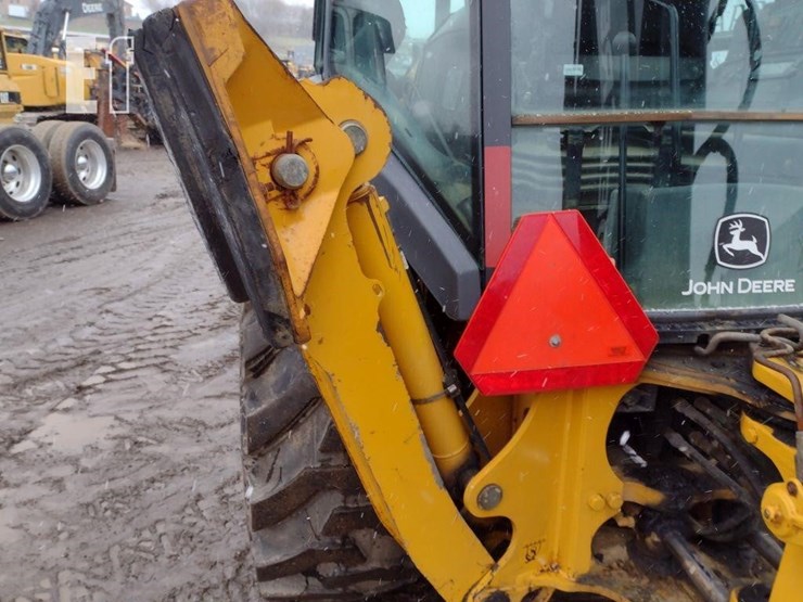 2010-deere-310j-image-22