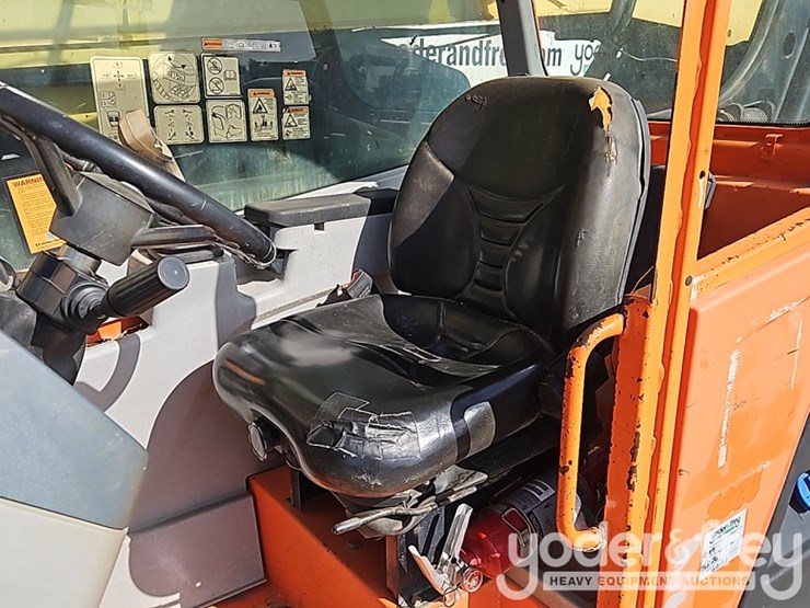 2016-jlg-1055-image-20