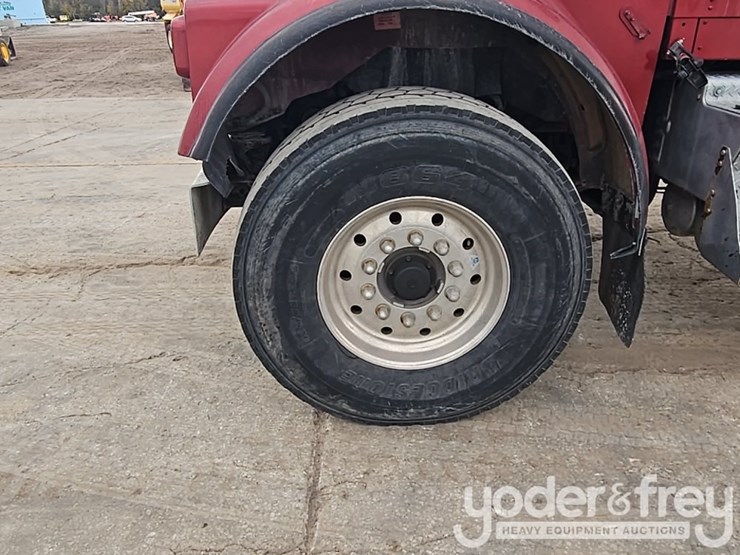 2009-kenworth-w900-image-11