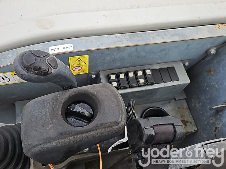 2020-takeuchi-tb240-image-33