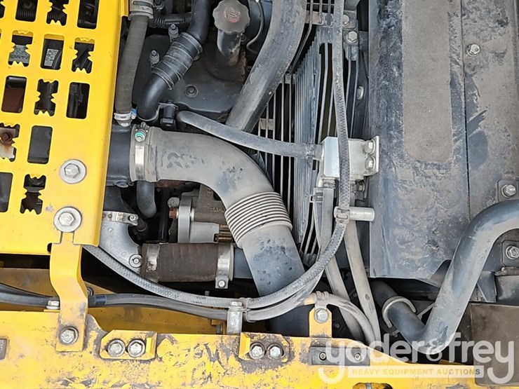 2021-komatsu-pc210-lc-11-image-34