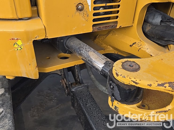 2021-caterpillar-303-image-43