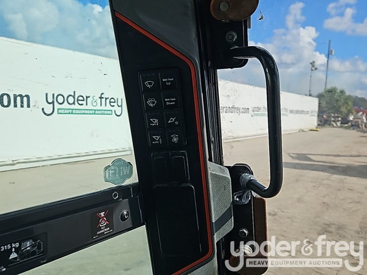 2022-bobcat-t76-image-29