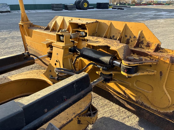 2016-caterpillar-d6n-lgp-image-33