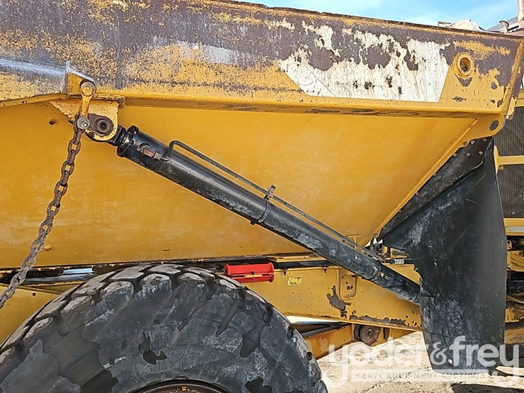 2016-caterpillar-725c2-image-9