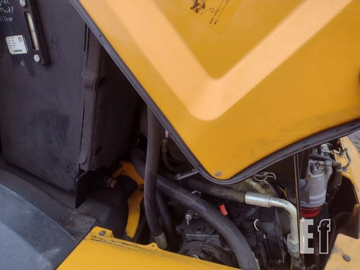 2019-deere-324l-image-27