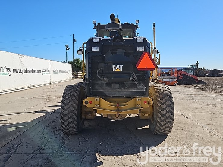 2019-caterpillar-12m3-image-28