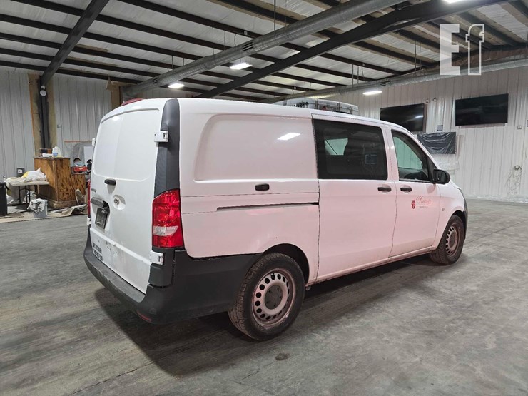 2017-mercedes-benz-metris-image-3