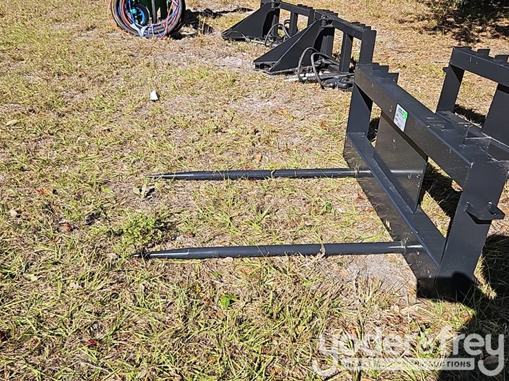 unused-jct-bale-spear-to-suit-skidsteer-image-1