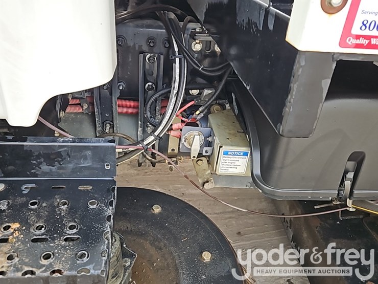 2022-freightliner-m2-106-image-26