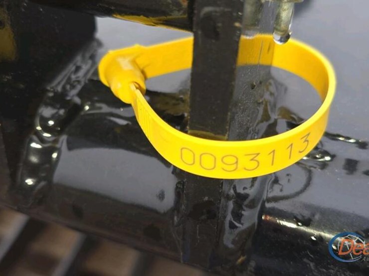 mini-skid-steer-grapple-image-3