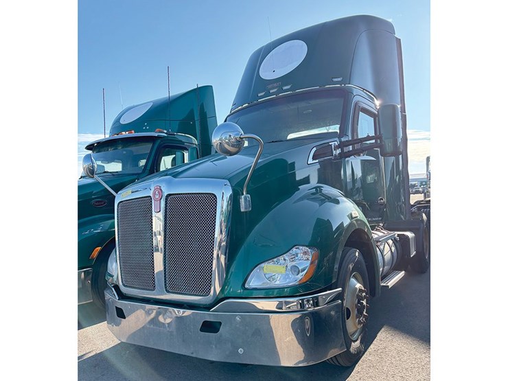 2015-kenworth-t680-image-2