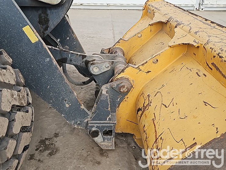 2015-deere-524k-image-13