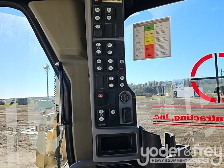 2019-caterpillar-12m3-image-40