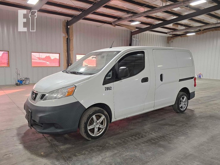 2014-nissan-nv200-image-1