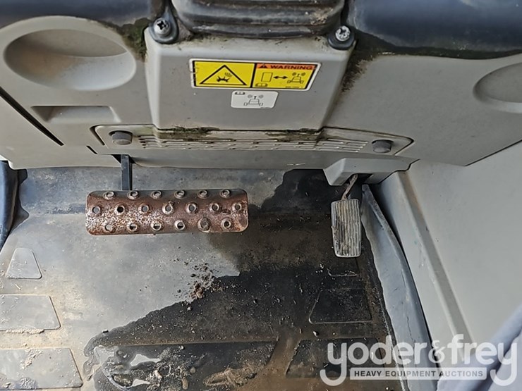 2017-caterpillar-tl642d-image-29