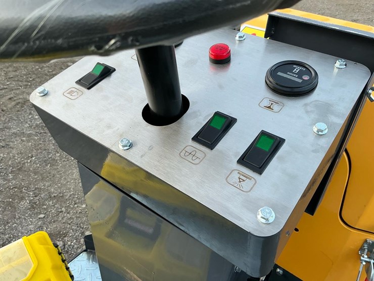 #1253-•-unused-future-ft1000-ride-on-road-roller-image-22