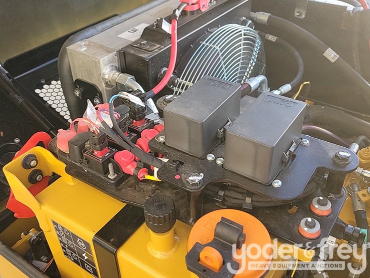 2025-caterpillar-cb4.0-image-21