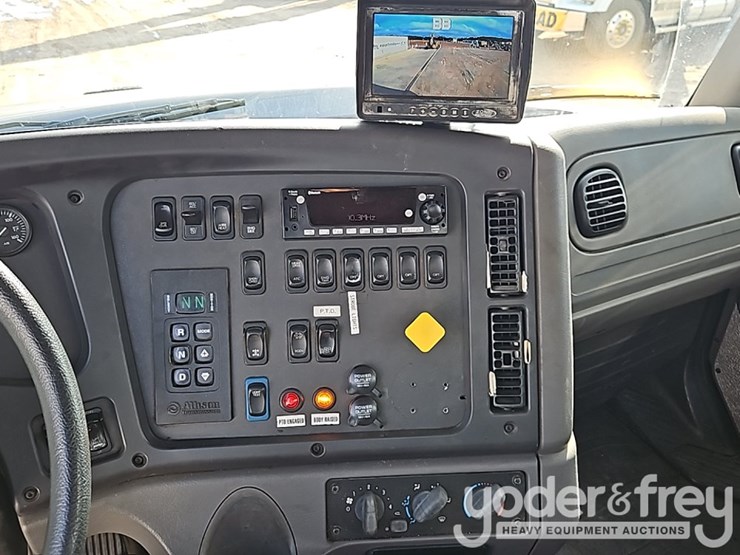 2016-freightliner-114sd-image-29