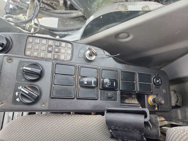 2010-volvo-ew180c-image-62