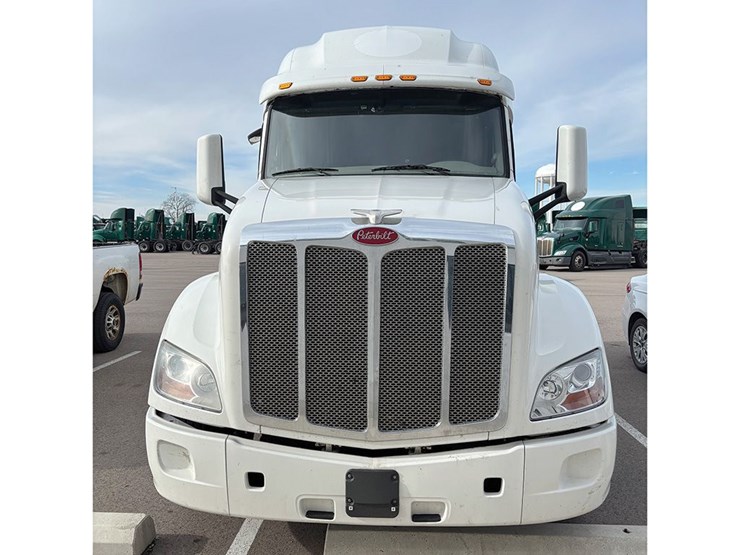 2021-peterbilt-579-image-3