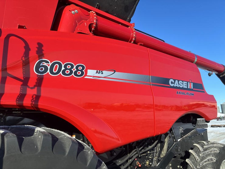2010-case-ih-6088-image-23
