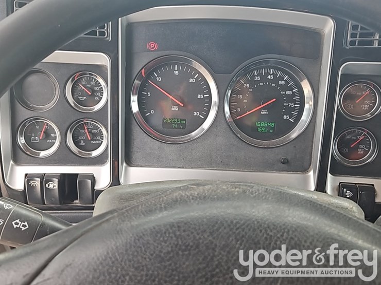 2009-kenworth-w900-image-35