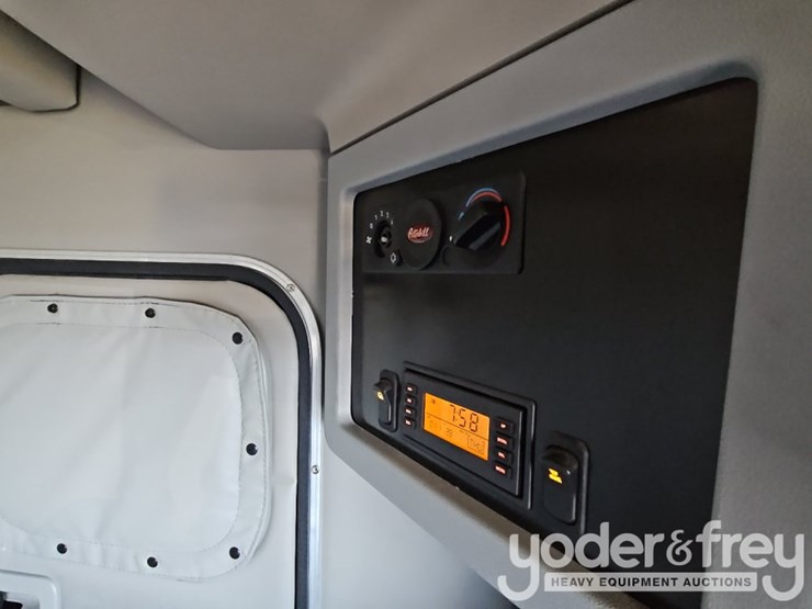 2024-peterbilt-579-image-31