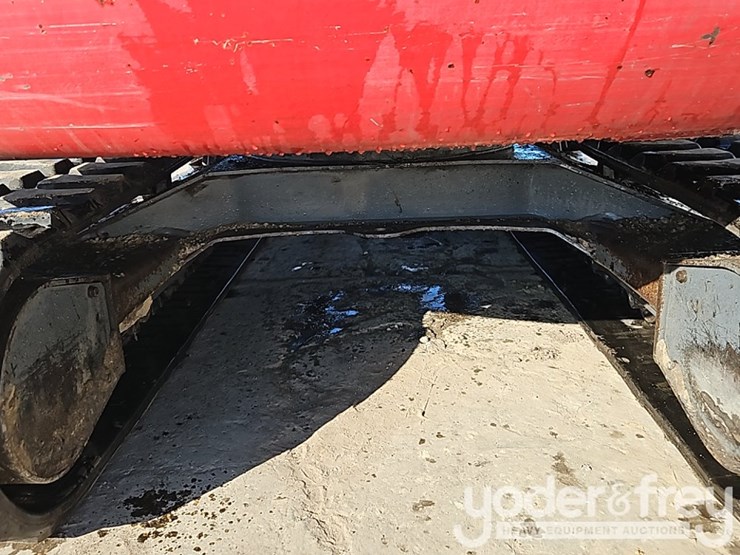 2012-takeuchi-tb250-image-29