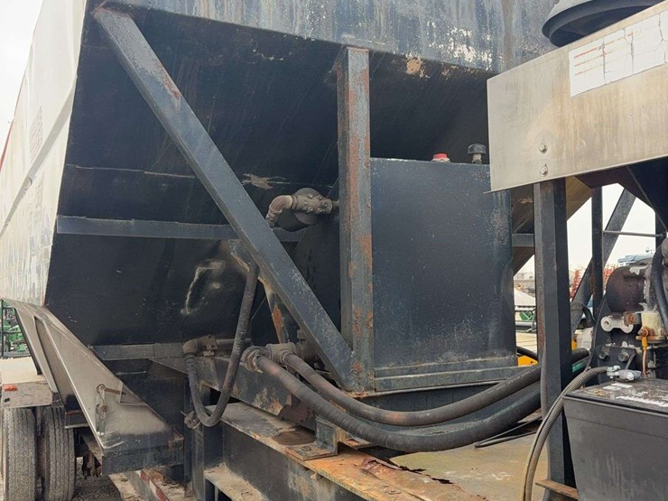 adams-semi-dry-fertilizer-tender-with-engine,-side-auger-unload-image-13