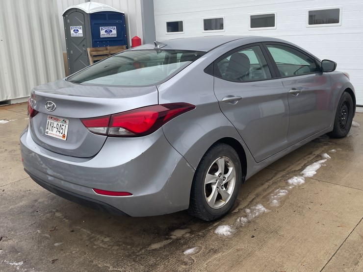 #1048-•-2015-hyundai-elantra-sedan-(has-wi-title)-image-4