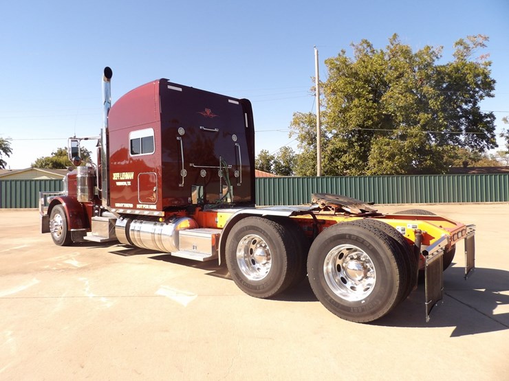 2022-peterbilt-389-image-16