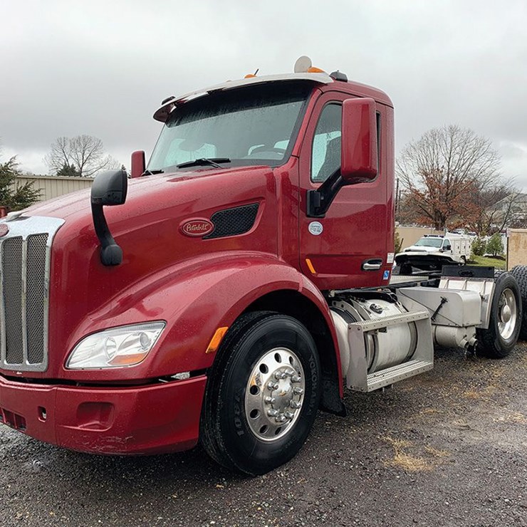 2017 PETERBILT 579