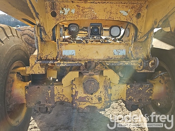 2019-deere-310e-image-21
