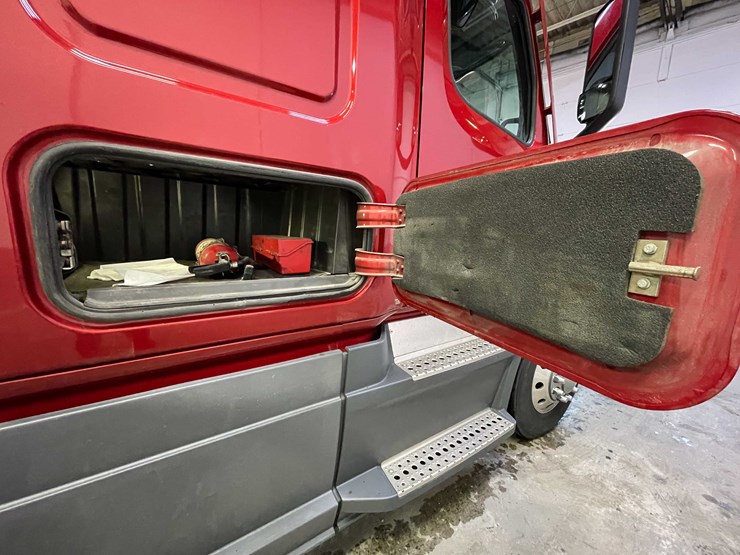 #6226-•-2021-freightliner-cascadia-semi-truck-(title-in-delay)-image-24